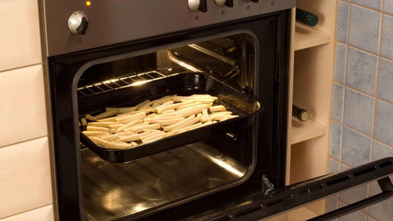 Airfryer : comment votre four peut le remplacer grâce à une méthode méconnue