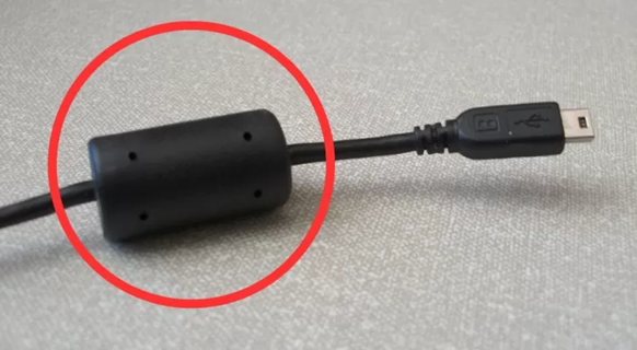À quoi sert le petit cylindre sur les câbles de chargeurs ?
