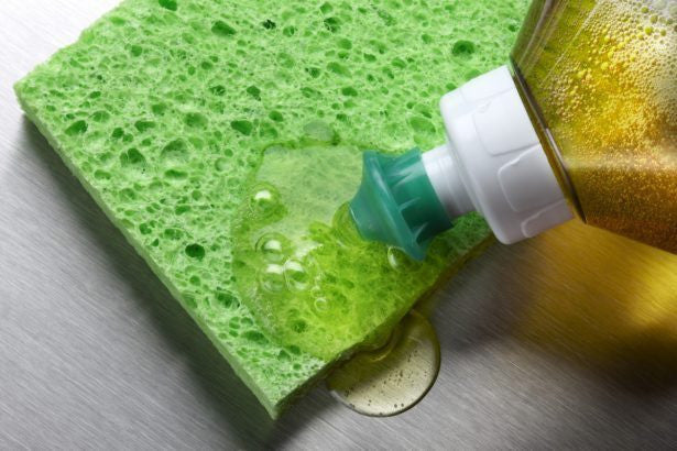 Pourquoi les automobilistes sont invités à garder du liquide vaisselle dans leur voiture