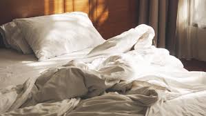 Que signifie ne pas faire son lit le matin : une analyse psychologique
