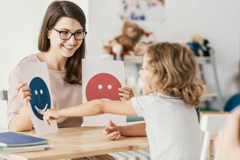 Comment mieux communiquer avec un enfant autiste ?
