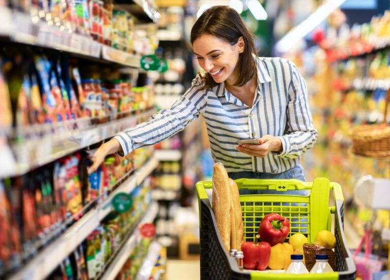 Préférer faire ses courses seul est lié à ces traits qui font défaut à beaucoup