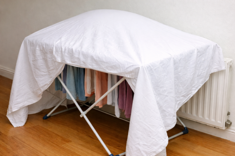 L’astuce du drap pour sécher le linge sans utiliser de séchoir
