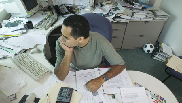 Selon la psychologie, avoir un bureau en désordre n’est pas anodin : voici ce que cela révèle de vous