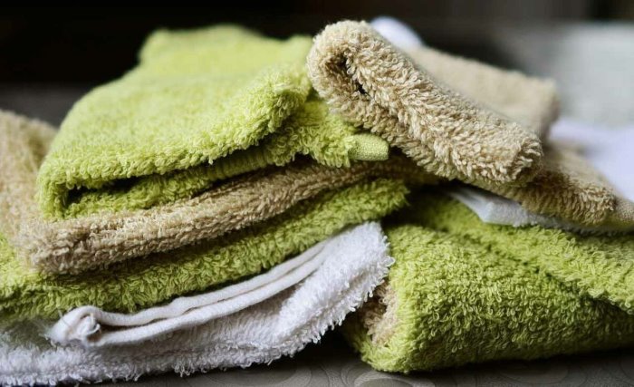Serviettes rêches après lavage : 5 astuces pour les adoucir