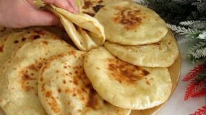 petits pains au yaourt se préparent à la poêle, sans four et sans levure boulangère